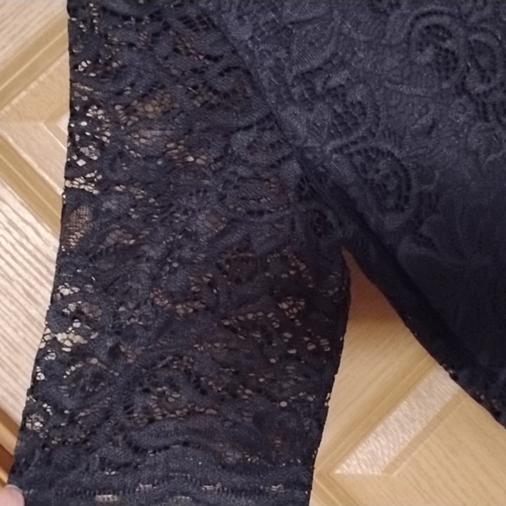 NWOT Isaac Mizrahi Black Lace Blouse Medium - Picture 8 of 9